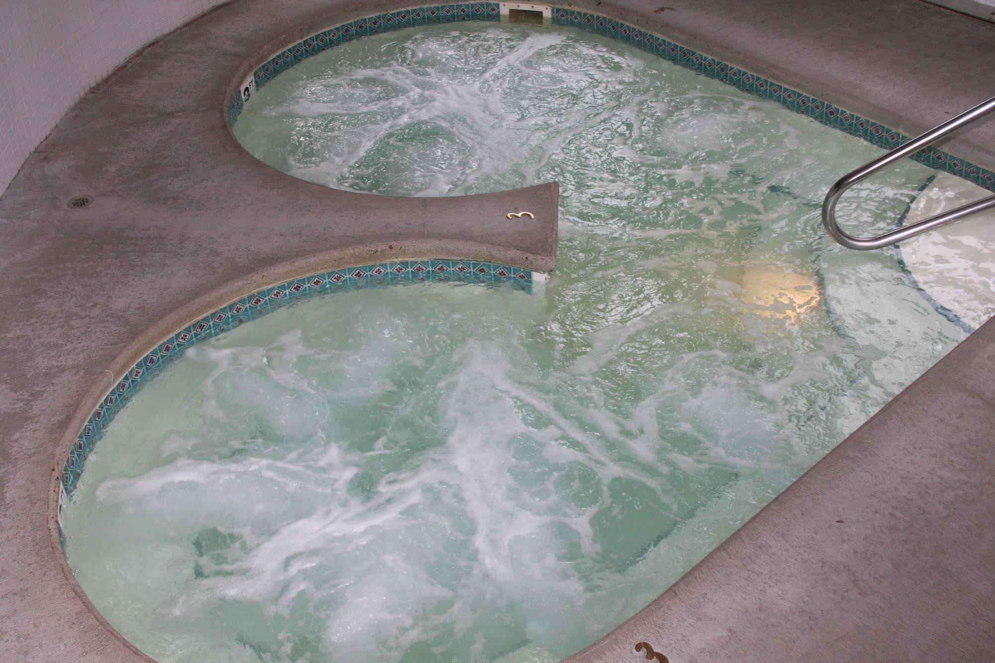 Budget Host Inn & Suites Saint Ignace Esterno foto