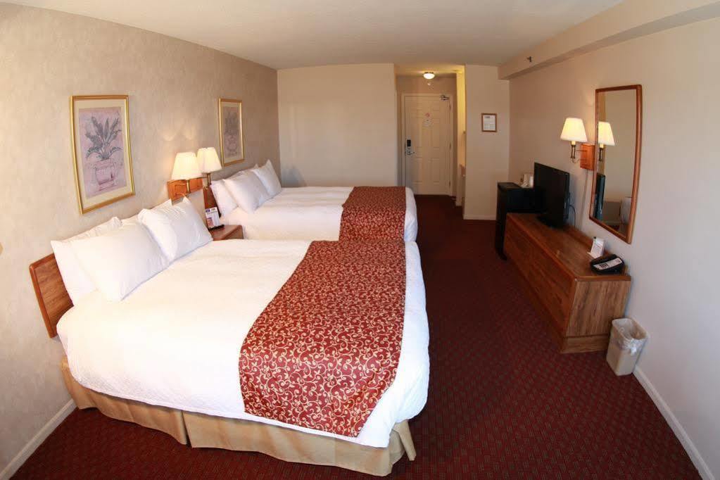 Budget Host Inn & Suites Saint Ignace Esterno foto